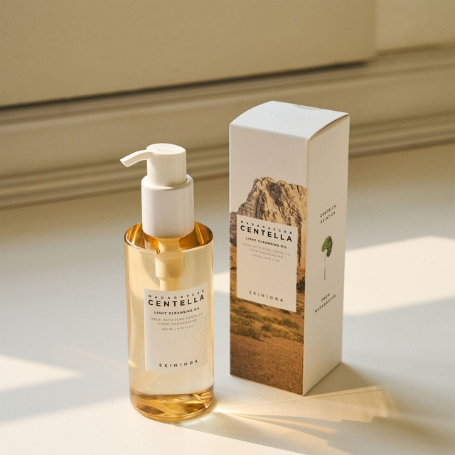 Light Cleansing Oil Madagascar Centella - SKIN1004
