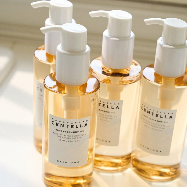 Light Cleansing Oil Madagascar Centella - SKIN1004